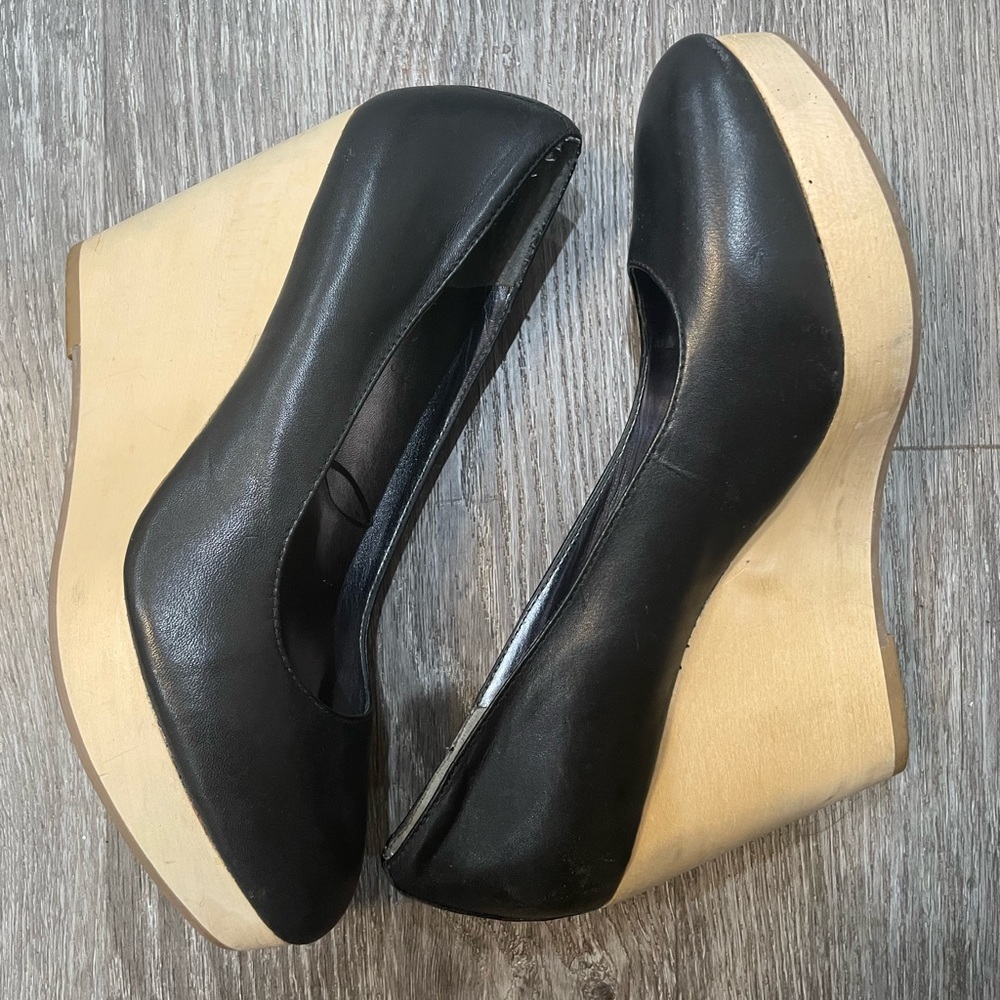 Black Gap Shoes with Wooden Wedge